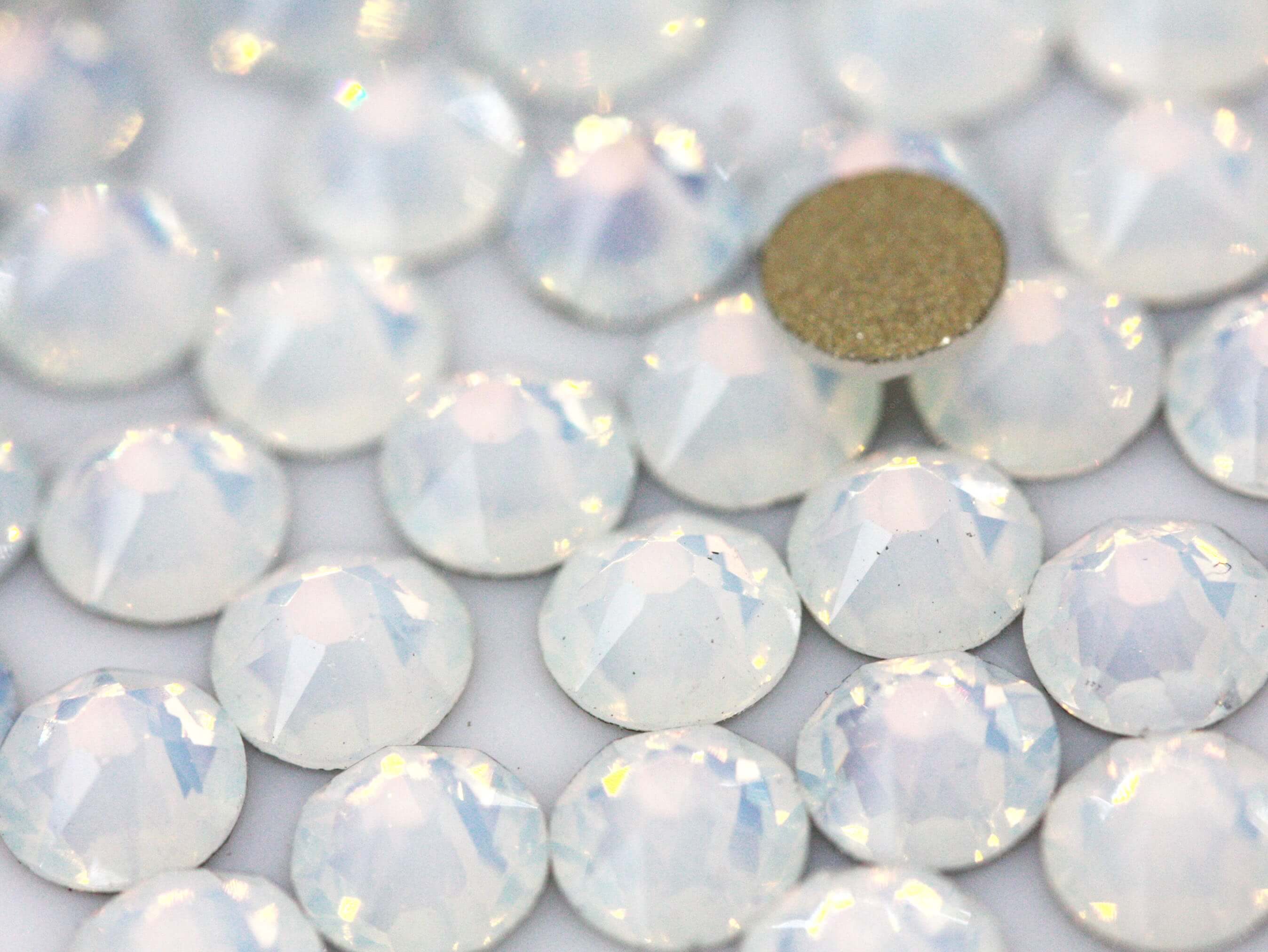 Crystalline White Opal* Xirius Rose 2088